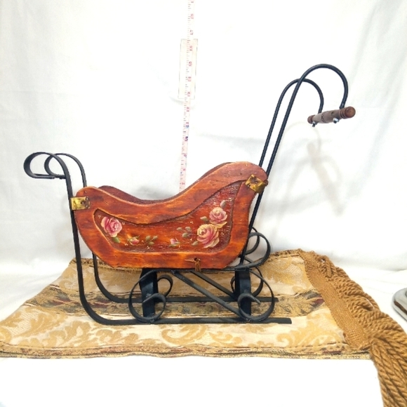 VINTAGE miniature sled with signed painting on the sides. - Picture 2 of 11